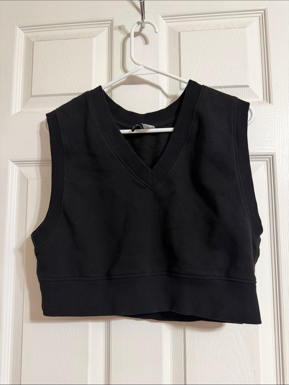 H&M Black V-Neck Cropped Tank